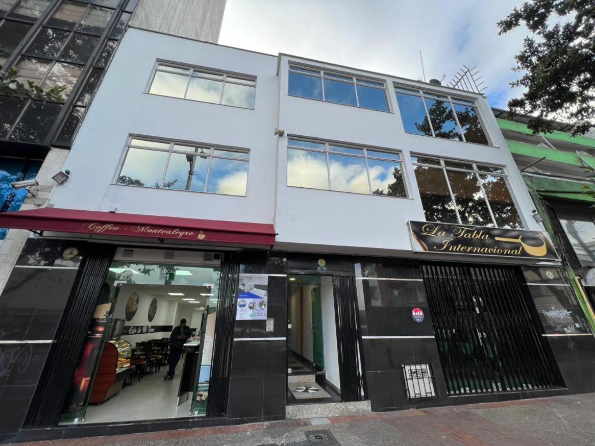 Aparta Hotel Montealegre Bogota Bagian luar foto
